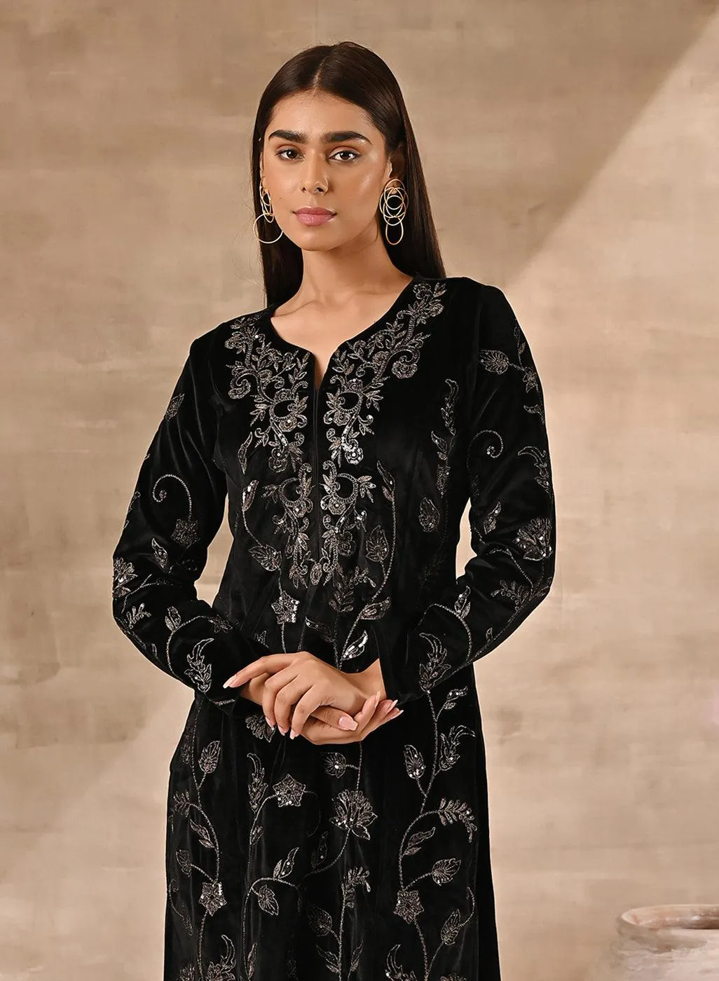 Black Floral Velvet Kurta with Embroidery