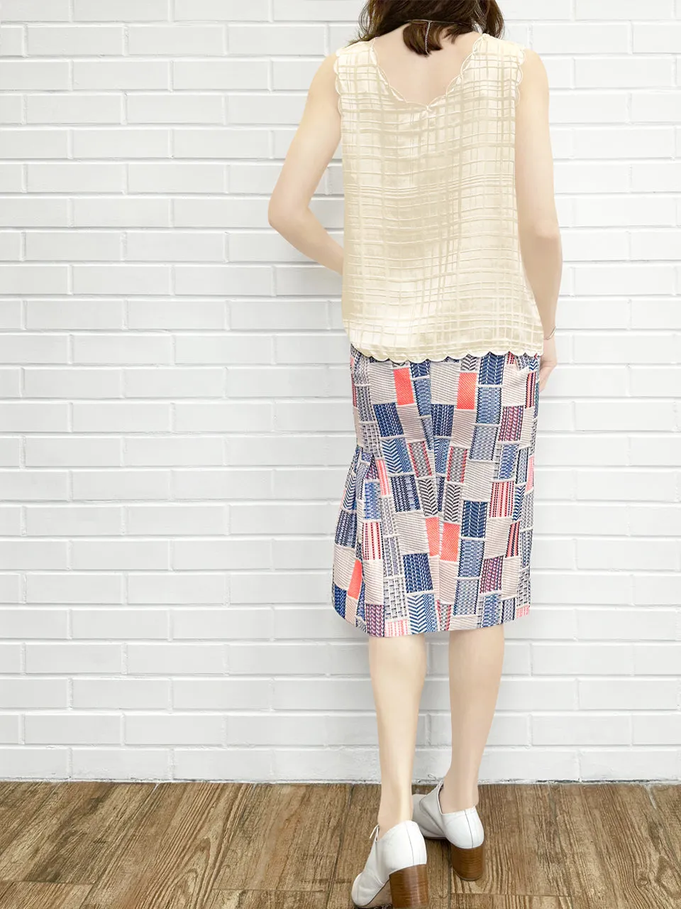 Creamy Check Round Neck Scallop Silk Tank