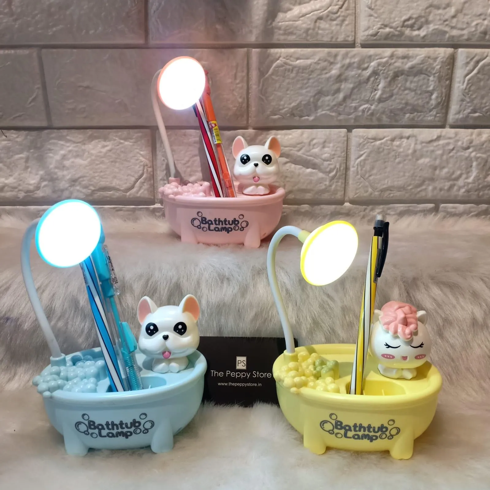 Cute Bathtub Table Lamp / Pencil Stand