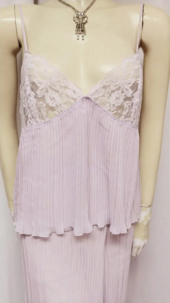 *LOVELY LACE & PLEATED PALAZZO LOUNGING OUTFIT / PAJAMA SET IN WISTERIA - LARGE - LIKE NEW