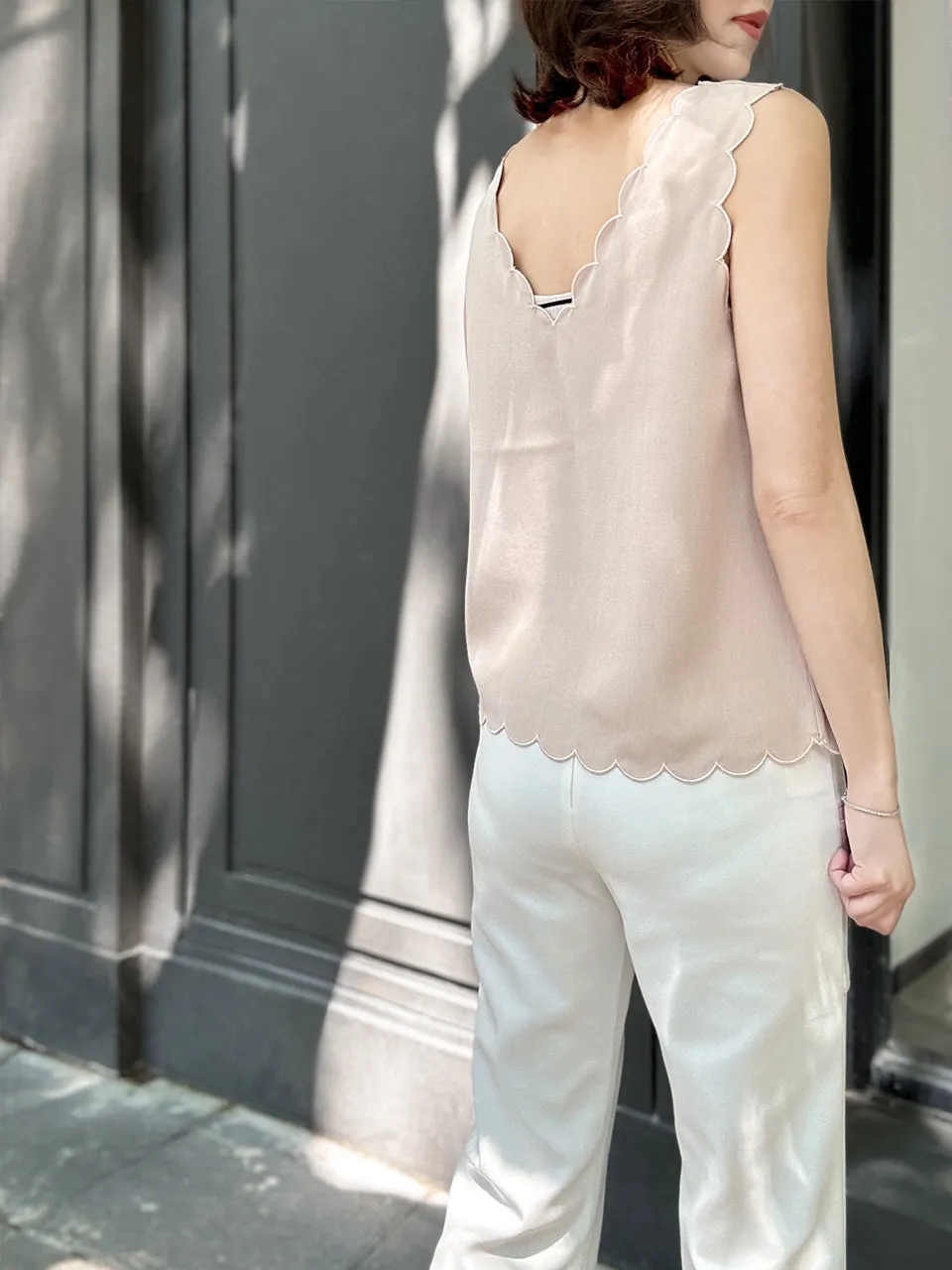 Misty Pink V-Neck Scalloped Texture Silk Tank