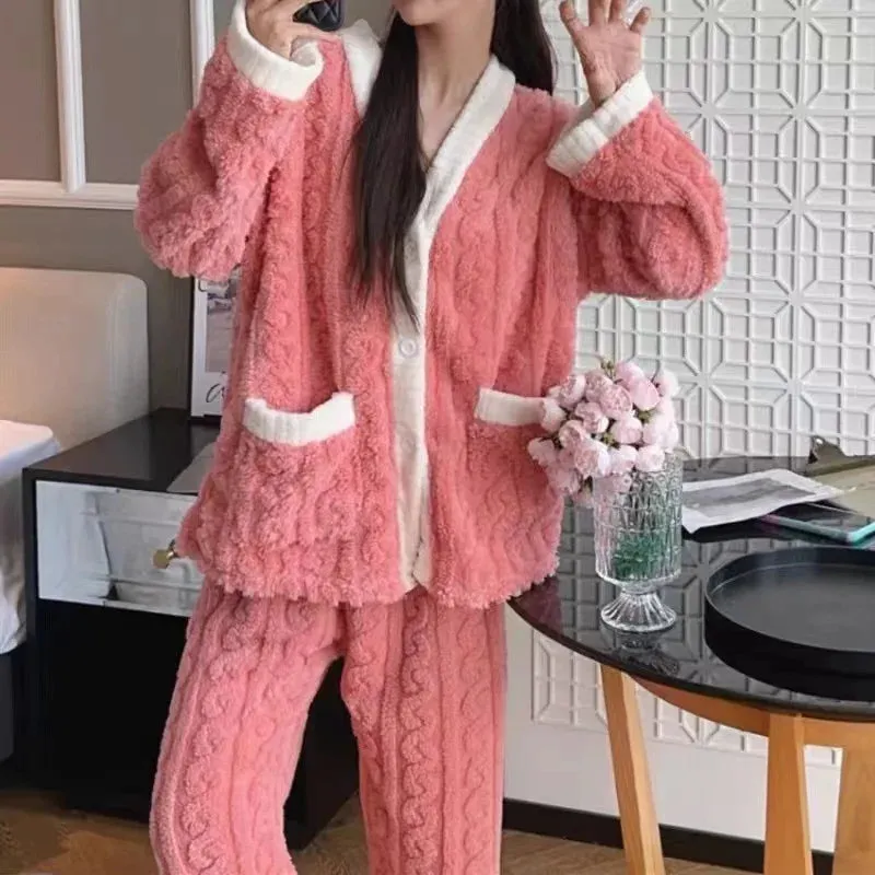 Trendy Women's Fleece Pajama Set - Cozy Cable Knit Loungewear