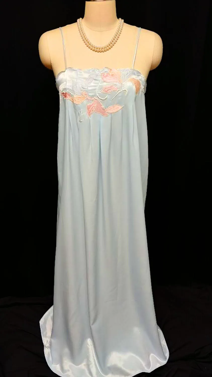 *VINTAGE NATORI BLUE & PEACH SATIN PEIGNOIR & NIGHTGOWN ADORNED WITH APPLIQUES