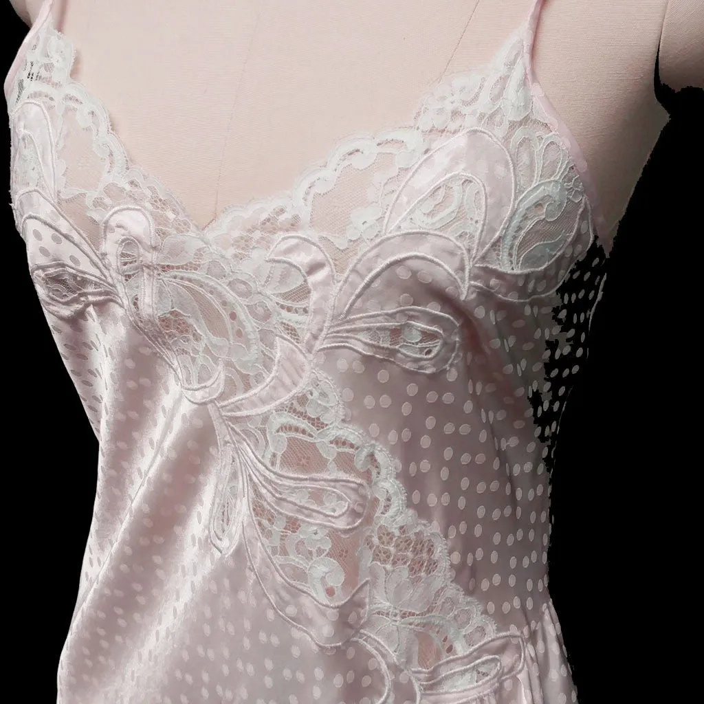 *VINTAGE NATORI SATINY PEIGNOIR & NIGHTGOWN ADORNED WITH DOTS, LACE & APPLIQUES IN BLUSH PINK