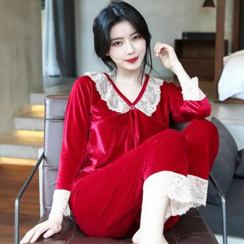 Winter Coral Round Neck Velvet Pajamas Set For Women