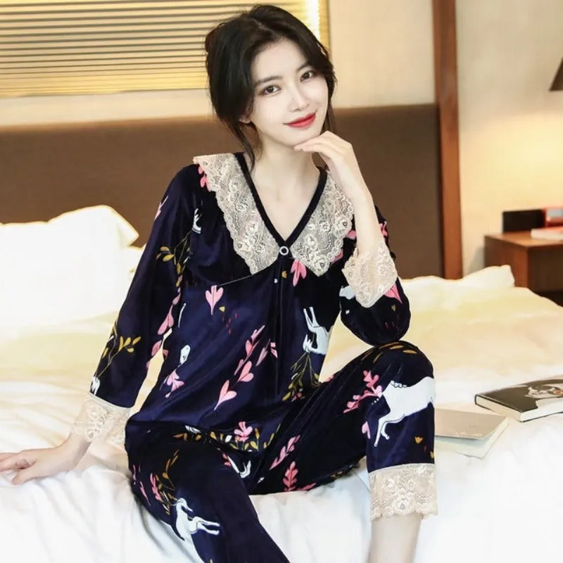 Winter Coral Round Neck Velvet Pajamas Set For Women